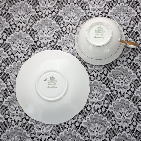 Aynsley Floral Bone China Tea Cup & Saucer from England - Picture 10 of 10